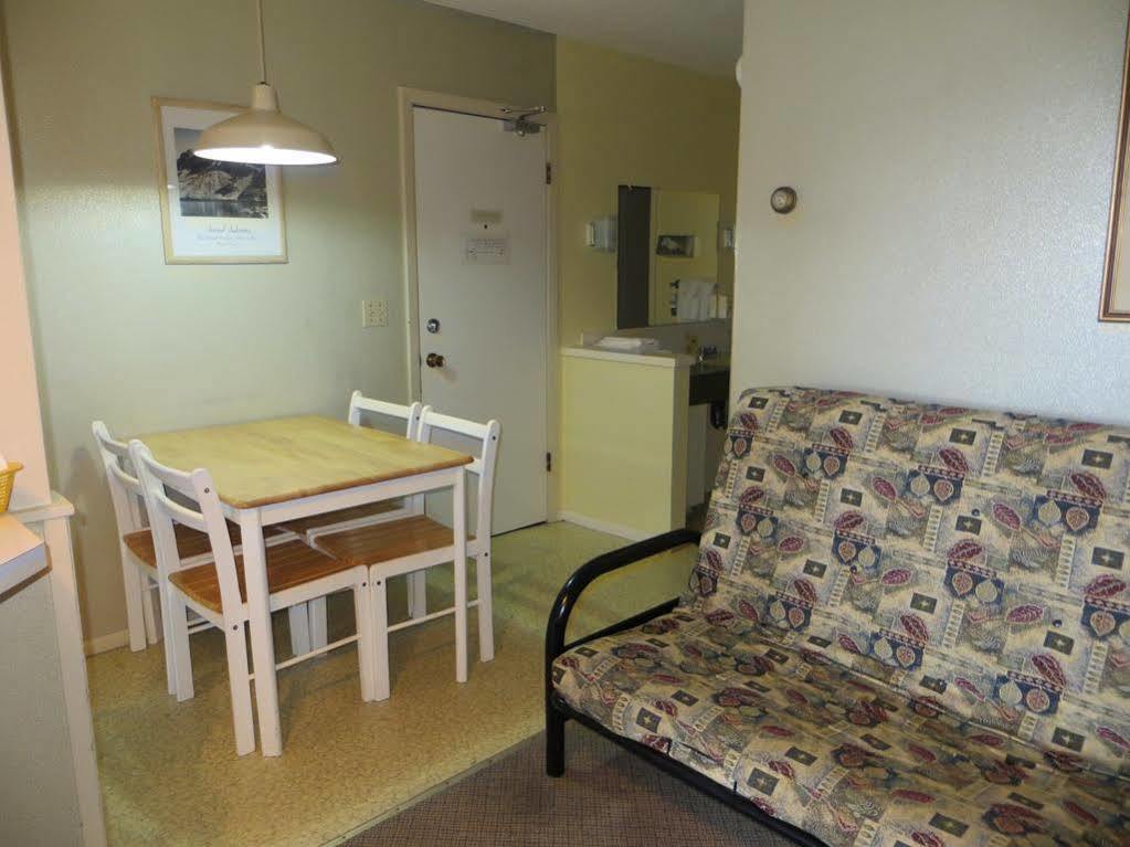 Harrison Village Motel Harrison Hot Springs Exterior foto